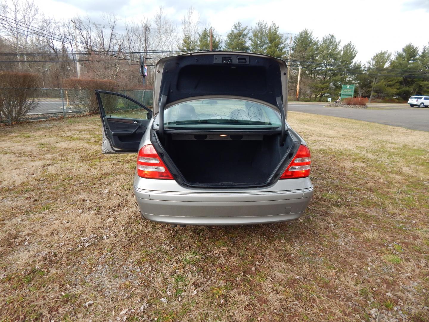 2003 Gold /Black Leather Mercedes-Benz C-Class C240 sedan (WDBRF81J03F) with an 2.6L V6 SOHC 18V engine, Automatic transmission, located at 6528 Lower York Road, New Hope, PA, 18938, (215) 862-9555, 40.358707, -74.977882 - Photo#17